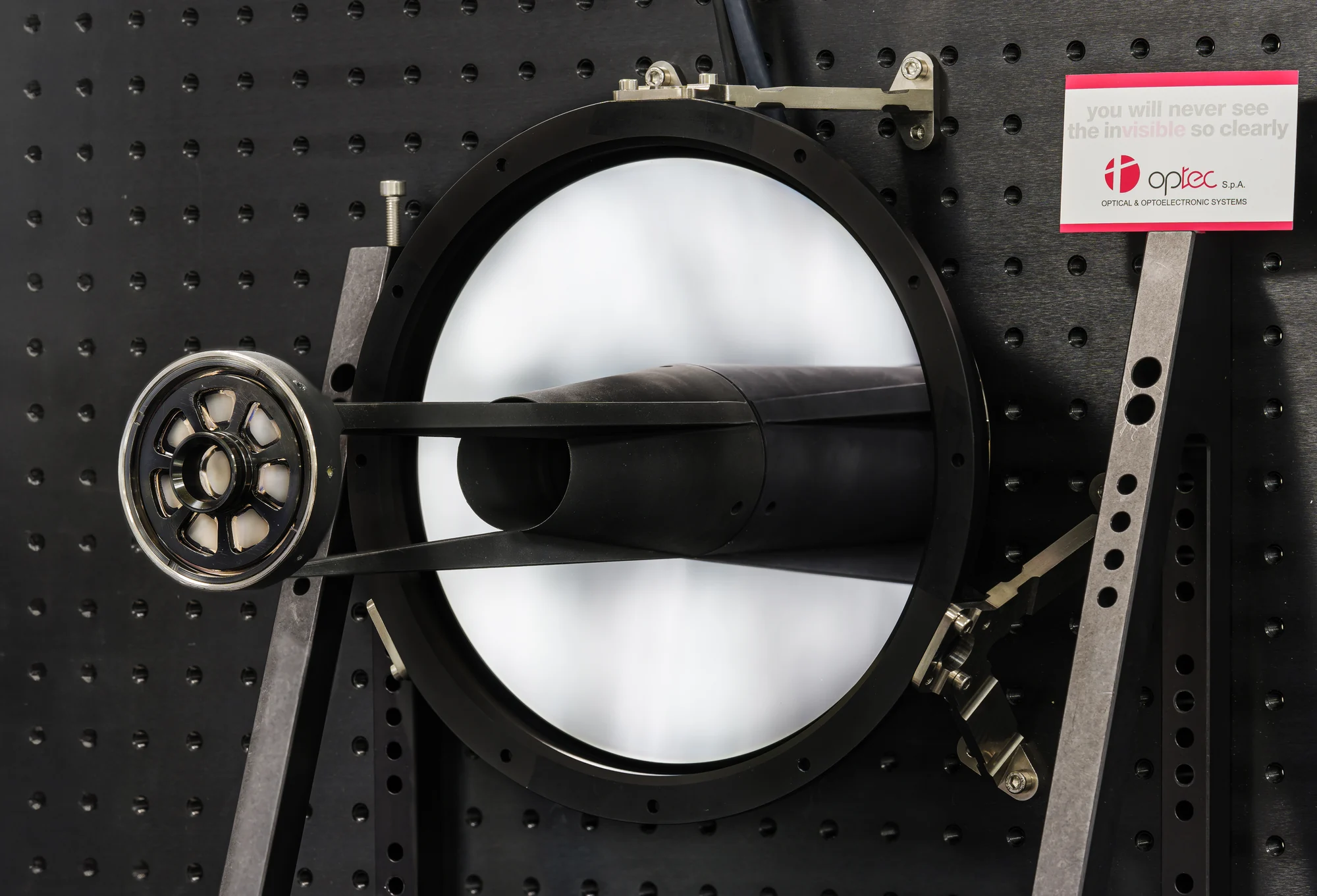 Optec optical system on a laboratory test bench