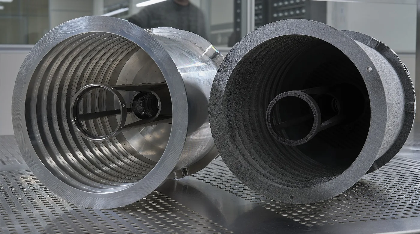 Complex industrial components produced with additive manufacturing